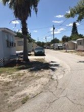 Casa Del Sol Mobile Home Park in St. Petersburg, FL - Building Photo - Building Photo