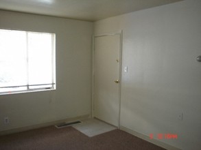 Lone Tree Apartments in Reno, NV - Building Photo - Building Photo