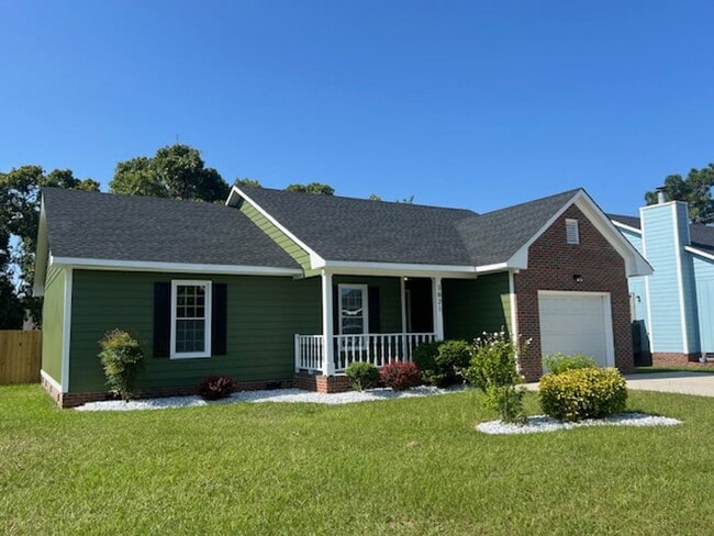 3821 Constance Rd in Hope Mills, NC - Building Photo - Building Photo