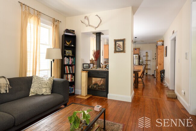 39 Magnolia Ave, Unit 1 in Cambridge, MA - Building Photo - Building Photo