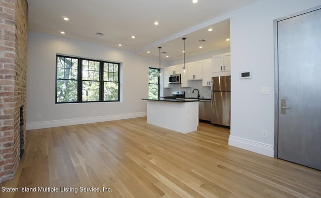 413 Westervelt Ave, Unit 3rd Floor in Staten Island, NY - Foto de edificio - Building Photo