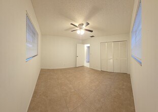 2526 Taylor St, Unit 3 in Hollywood, FL - Building Photo - Building Photo