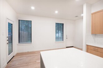 2521 Appian Wy in Roman Forest, TX - Building Photo - Building Photo