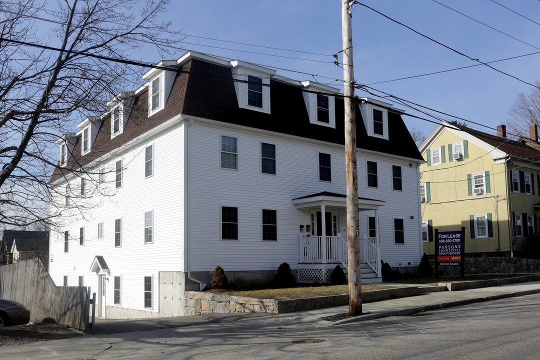 42 Pine St in Milford, MA - Foto de edificio