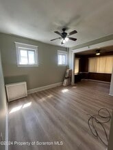 40 Pierce St in Kingston, PA - Foto de edificio - Building Photo