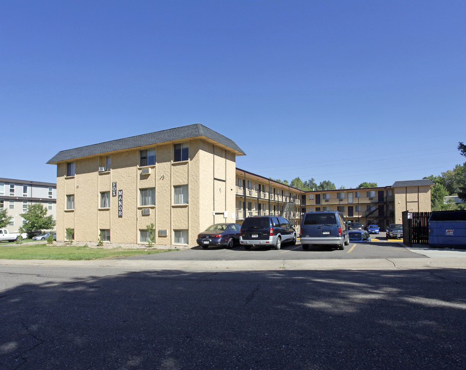 Fox Manor Apartments in Littleton, CO - Building Photo