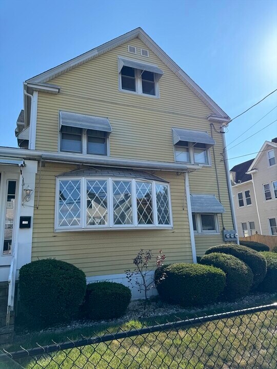 511 Broadway St-Unit -511 in Chicopee, MA - Building Photo