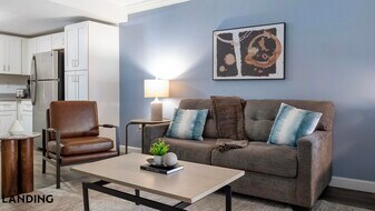 2851 Maingate Village Cir, Unit 7-211 in Kissimmee, FL - Building Photo