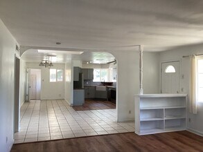 4761 E Richert Ave in Fresno, CA - Building Photo - Building Photo