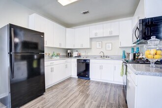 5101 Martin Luther King Blvd in Houston, TX - Building Photo - Building Photo