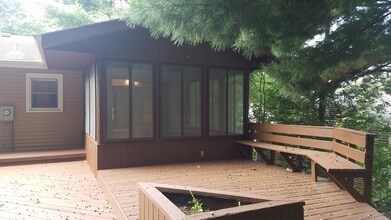 803 3rd St E in Altoona, WI - Building Photo - Building Photo