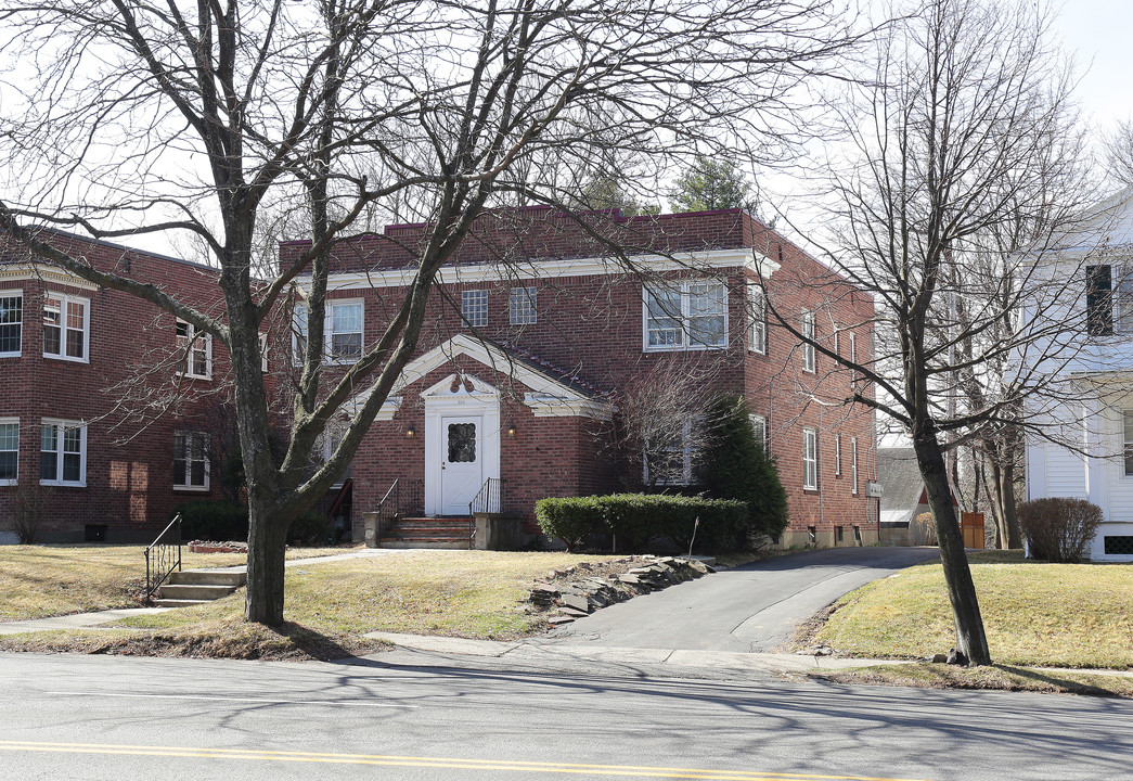 594 Western Ave in Albany, NY - Building Photo