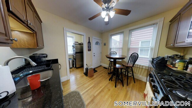 381 Highland Ave, Unit 1 in Somerville, MA - Building Photo - Building Photo