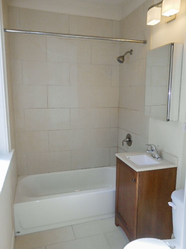 4723 N Leavitt St, Unit 1D in Chicago, IL - Building Photo - Building Photo