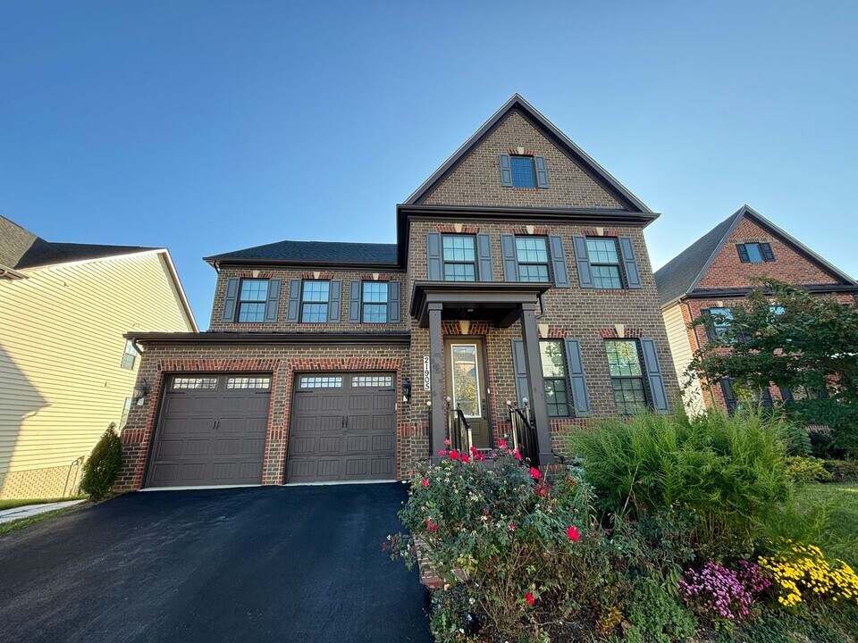 21905 Woodcock Wy in Clarksburg, MD - Building Photo