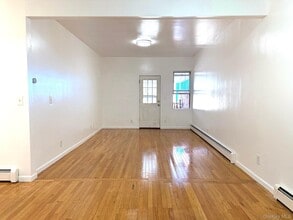 235 Starr St in Brooklyn, NY - Building Photo - Building Photo