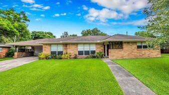 7919 Montglen Dr in Houston, TX - Building Photo