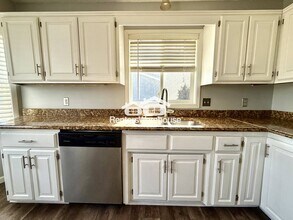 10911 Kentucky Ave N in Champlin, MN - Foto de edificio - Building Photo