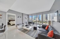 92 SW 3rd St, Unit # 3606 in Miami, FL - Foto de edificio - Building Photo