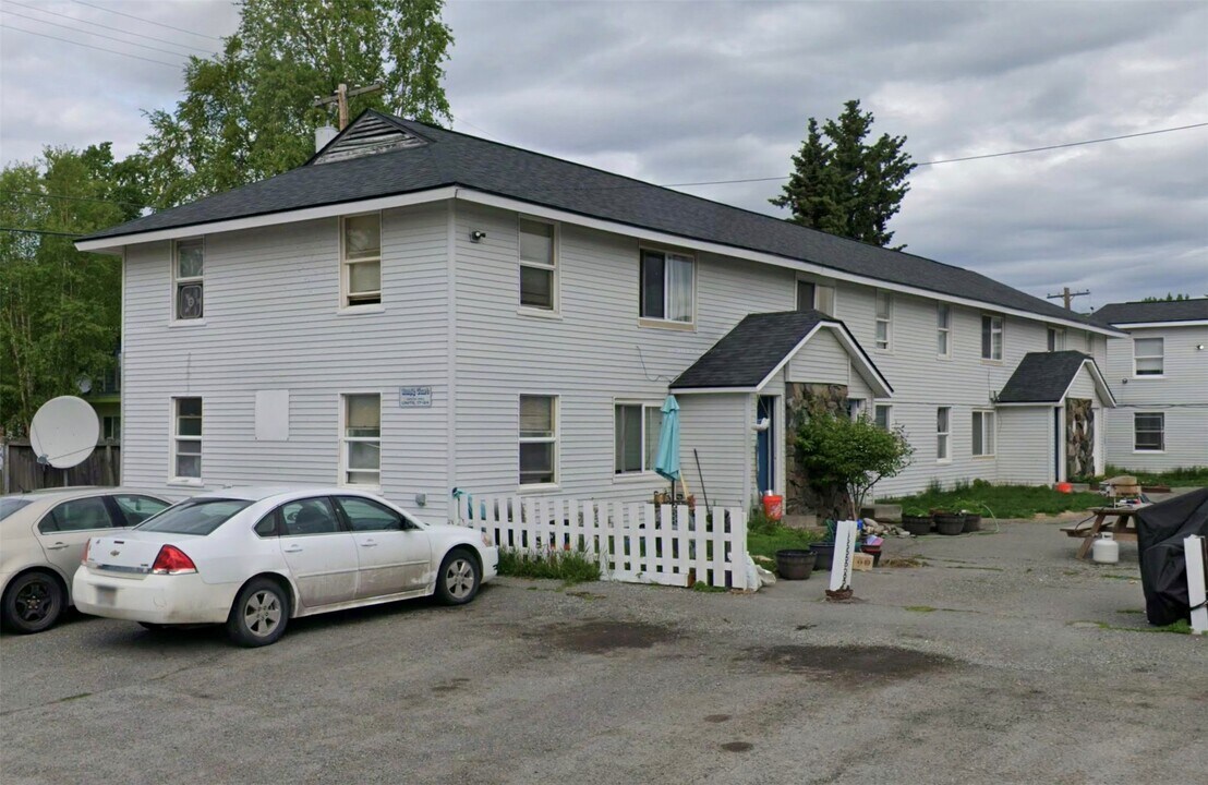 1303 W 23rd Ave in Anchorage, AK - Building Photo