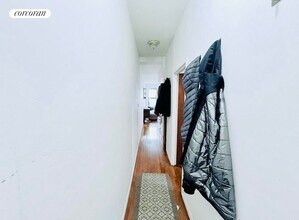 242 E 50th St in New York, NY - Foto de edificio - Building Photo