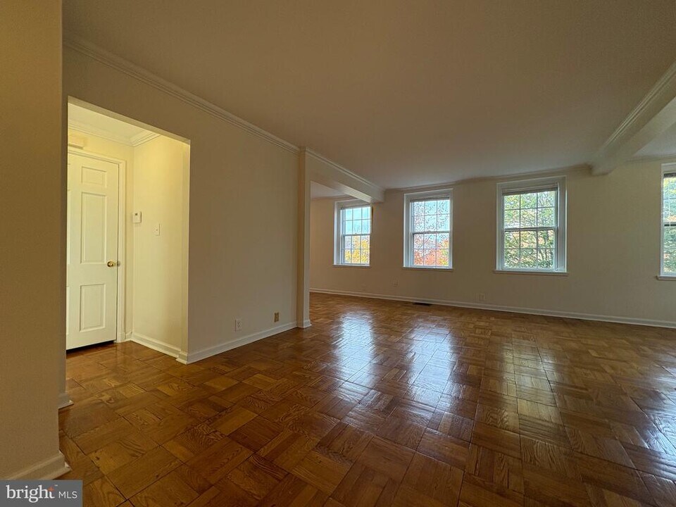 3620 38th St NW in Washington, DC - Foto de edificio