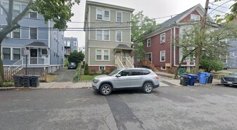 208 Banks St, Unit 2 in Cambridge, MA - Building Photo