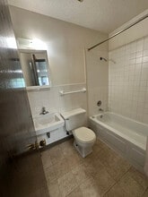 320 Oak Ave N in Thief River Falls, MN - Building Photo - Building Photo