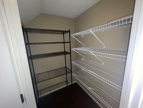 601 Menaul Blvd NE, Unit #1502 in Albuquerque, NM - Foto de edificio - Building Photo