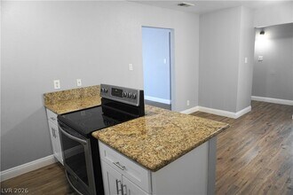 7400 Alta Dr in Las Vegas, NV - Building Photo - Building Photo