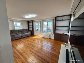 394 Clintonville Rd in North Haven, CT - Building Photo - Building Photo