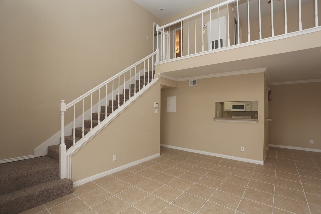 Rockridge Commons in Houston, TX - Building Photo