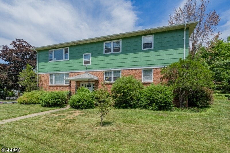 3 Diane Ct in New Providence, NJ - Building Photo