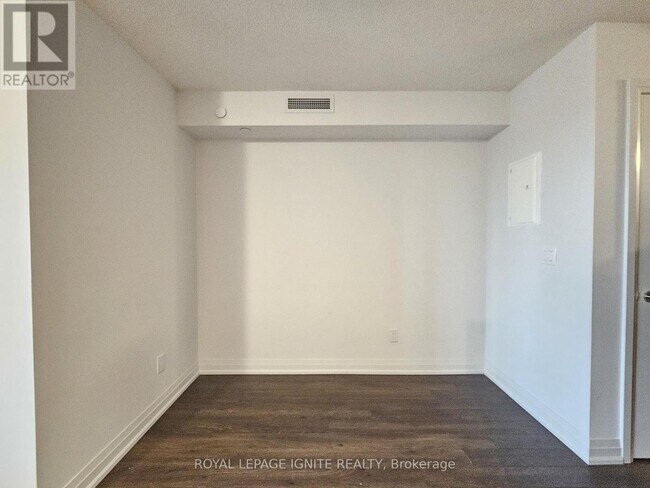 20 Meadowglen Pl in Toronto, ON - Building Photo - Building Photo