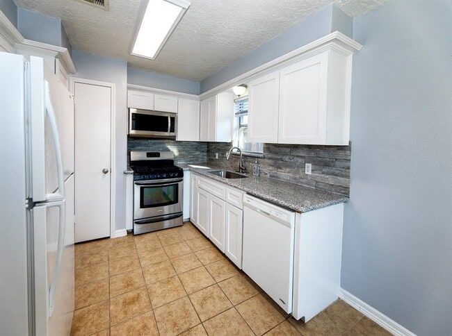 218 Page Ln in Deer Park, TX - Building Photo - Building Photo