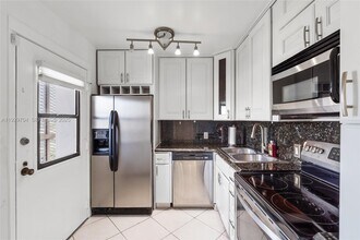 3401 N Country Club Dr in Aventura, FL - Foto de edificio - Building Photo