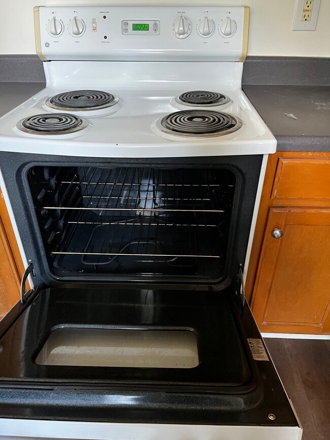 290 Riverbend Dr, Unit 1 B in Charlottesville, VA - Foto de edificio - Building Photo