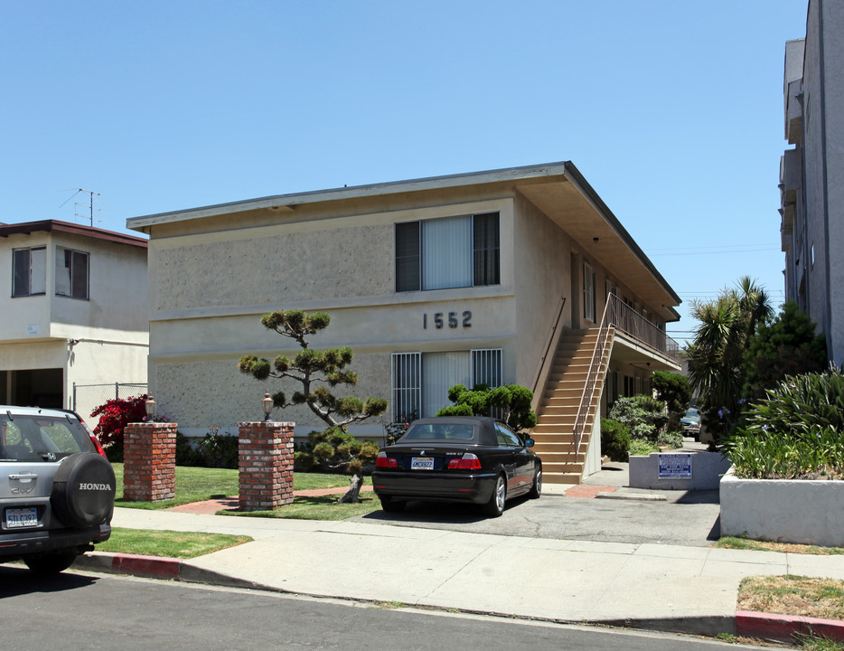 1552 Brockton Ave in Los Angeles, CA - Building Photo