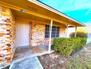 1405 E Sherman Dr in Denton, TX - Building Photo - Building Photo