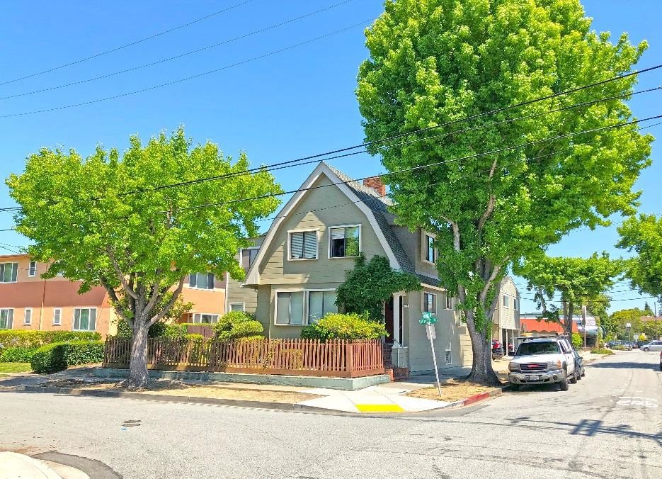 1135 Rhinette Ave in Burlingame, CA - Building Photo
