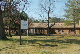 Hollybrook Apartments in Richmond, VA - Foto de edificio - Building Photo