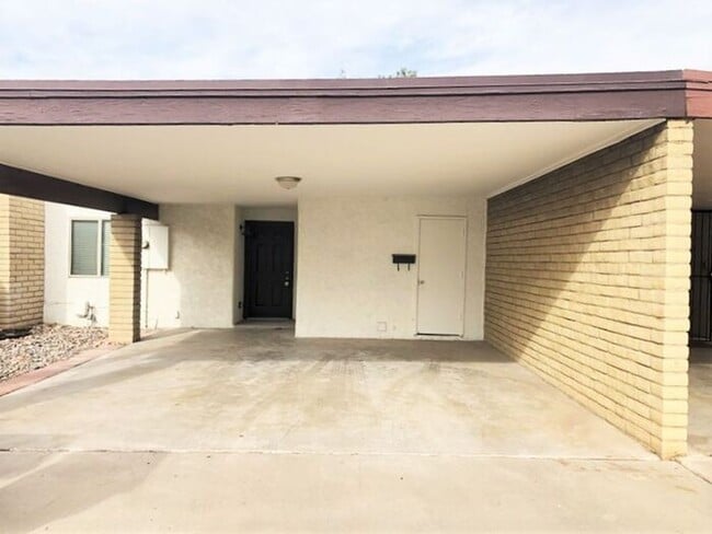 property at 5118 E Monte Vista Rd