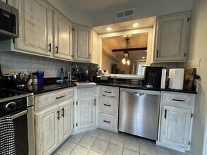 6 Beals Cove Rd, Unit F in Hingham, MA - Building Photo - Building Photo