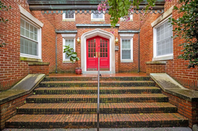 821 Brandon Ave in Norfolk, VA - Building Photo - Building Photo