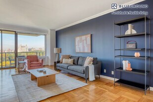 985 5th Ave in New York, NY - Building Photo