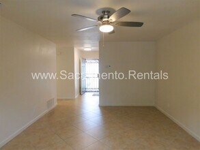101 Kennelford Cir in Sacramento, CA - Building Photo - Building Photo
