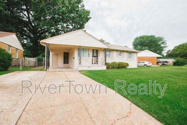 property at 4415 E Mallory Ave