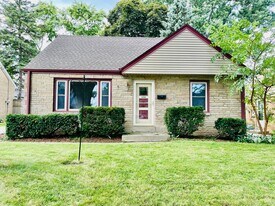 523 N 107th St in Wauwatosa, WI - Building Photo