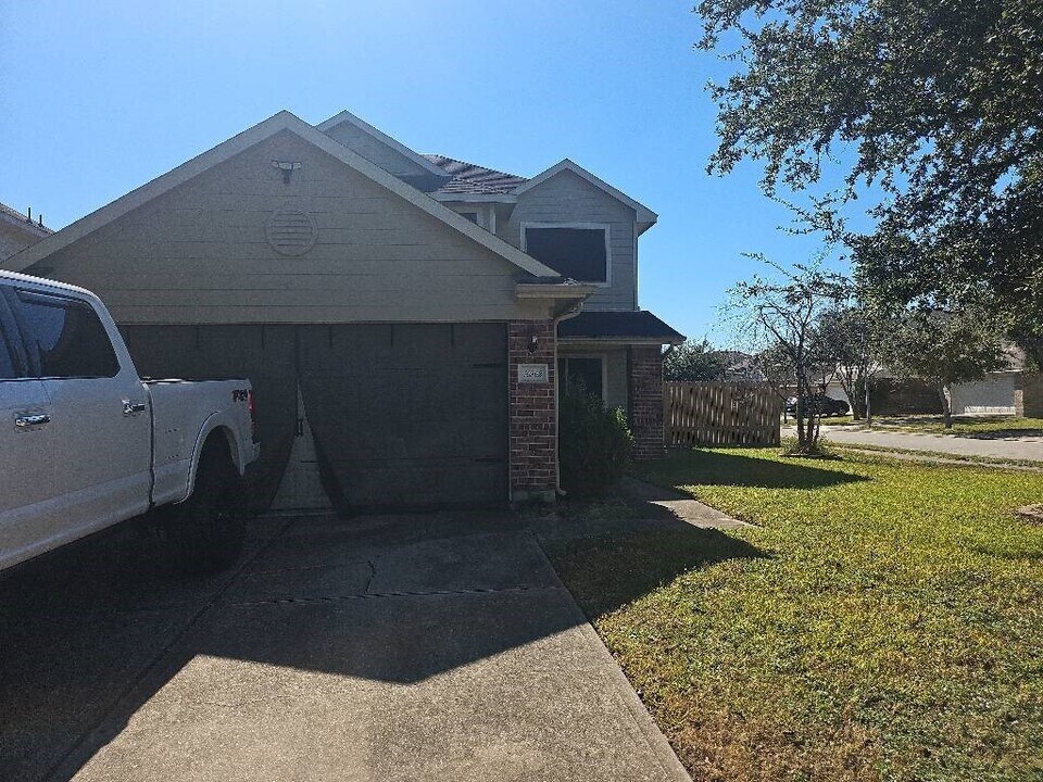 10902 Clear Villa Ln in Houston, TX - Building Photo