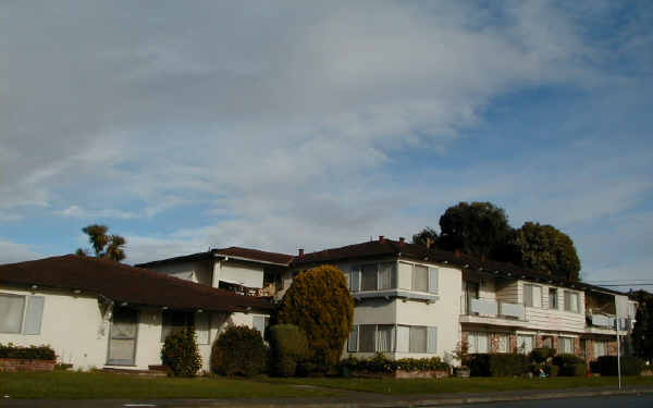 2288 Latham St in Mountain View, CA - Foto de edificio - Building Photo